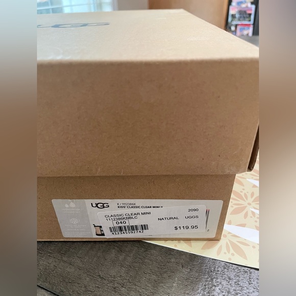 𝙲𝚕𝚊𝚜𝚜𝚒𝚌 𝙲𝚕𝚎𝚊𝚛 𝙼𝚒𝚗𝚒 𝚄𝚐𝚐𝚜 - Picture 8 of 8